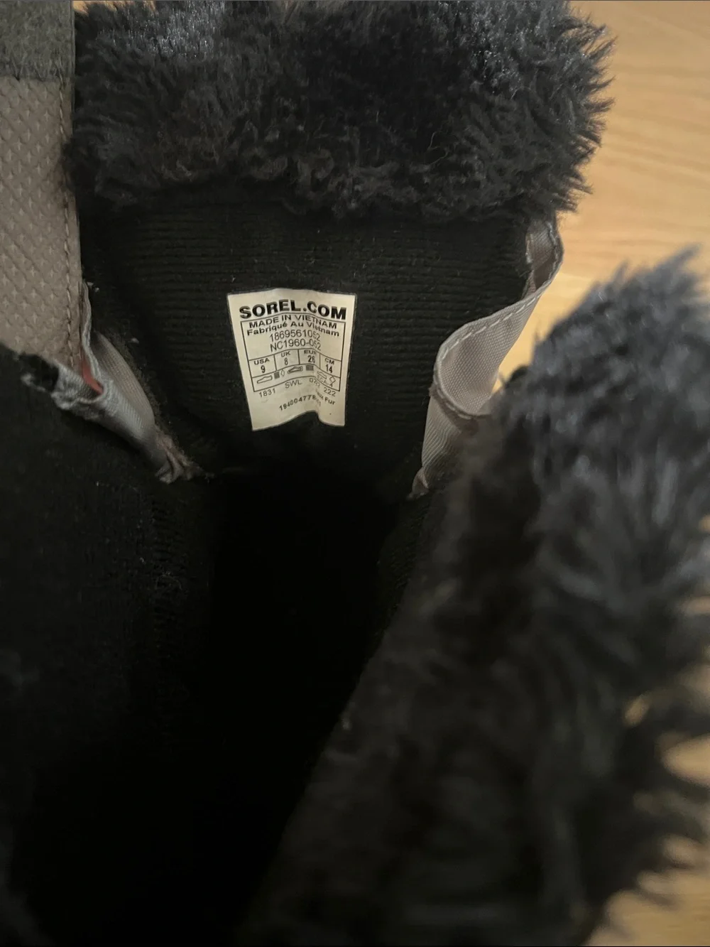 Sorel Kids Black & Gray Winter Boots with Red Logo Strap